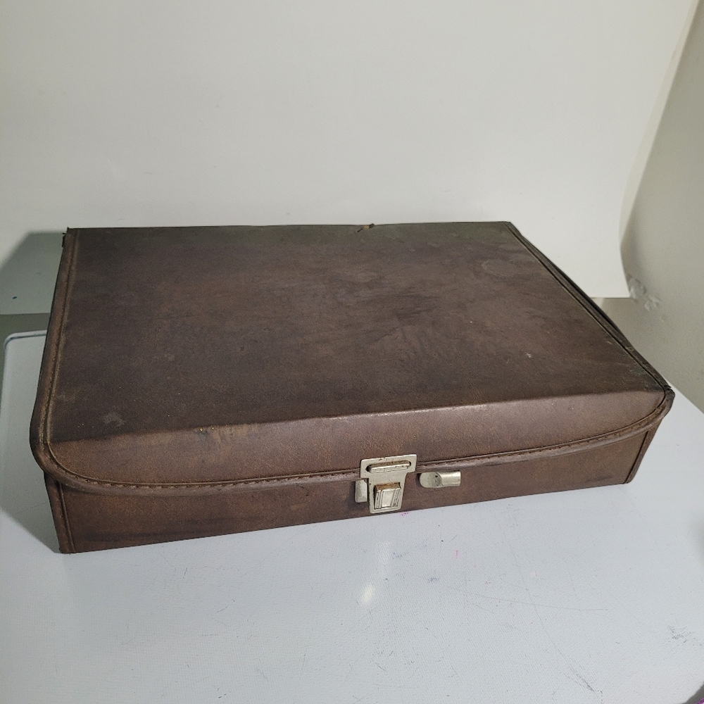 VINTAGE FAUX LEATHER CASSETTE TAPE CARRIER STORAGE HOLD 30 TAPES 22 AVAILABLE